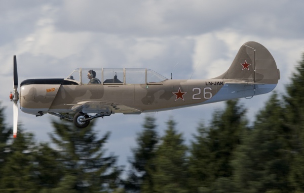Русский самолет Як-52
