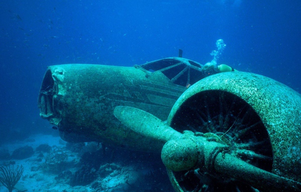 Самолет на дне моря