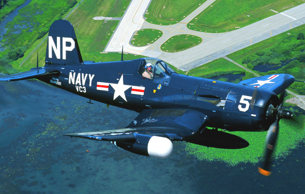 Самолет F4U