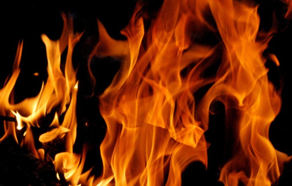 Пламя в камине