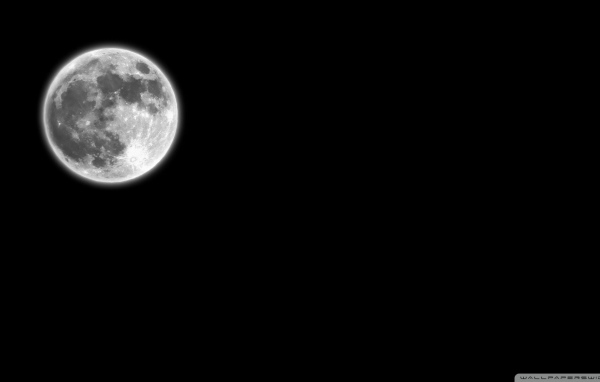 Луна на черных обоях