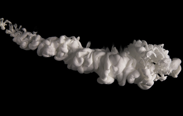 Белый дым на черных обоях