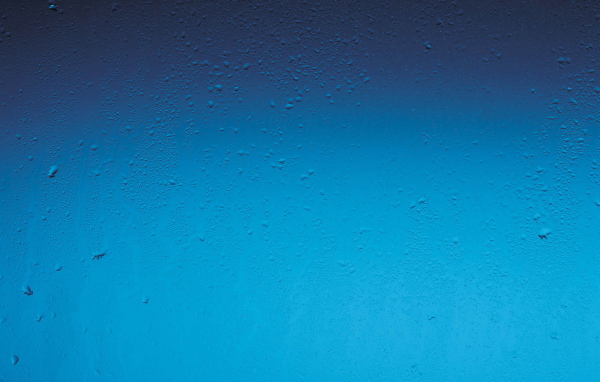 Капли на синем окне