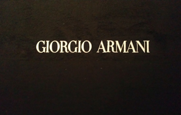 Известный бренд Giorgio Armani