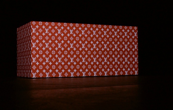 Упаковка подарка Louis Vuitton