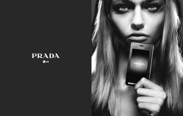 Телефон в дизайне от Prada