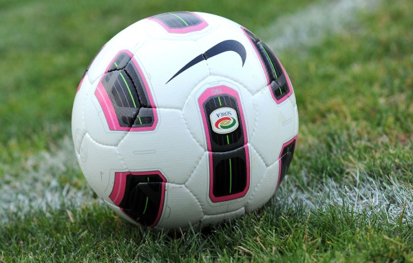 Футбольный мяч компании Nike