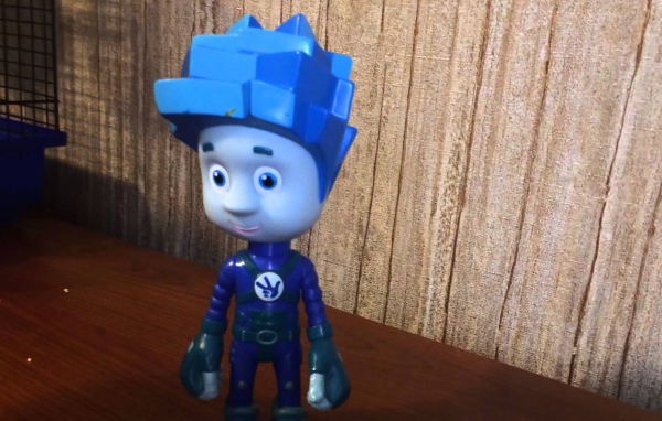 Синий герой мультфильма Фиксики