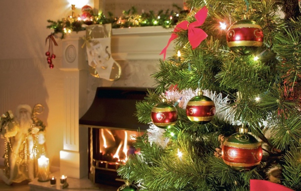 Новогодняя ёлка с игрушками