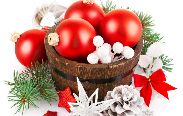 Красные шары на Новый год