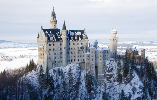 Костел в снегу