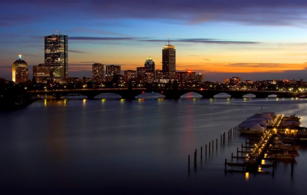 Город Бостон на закате