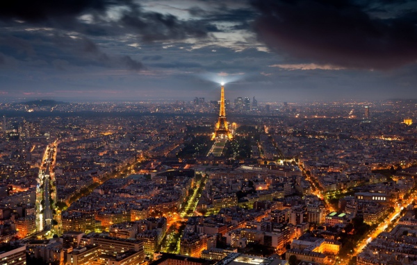 Центр Парижа ночью