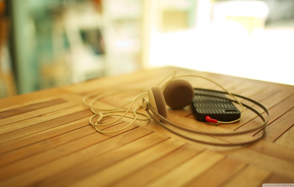 Айфоне с наушниками