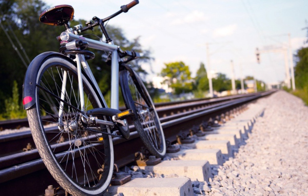 Велосипед у железной дороги