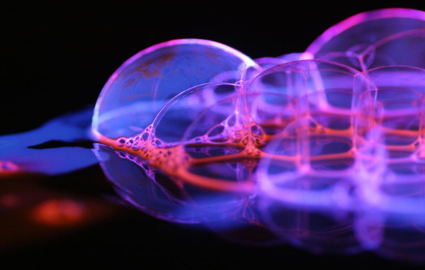 Синие мыльные пузыри