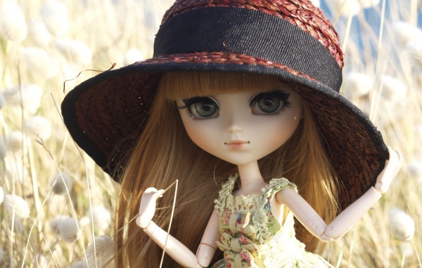 Кукла в шляпе