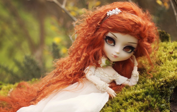 Кукла на природе