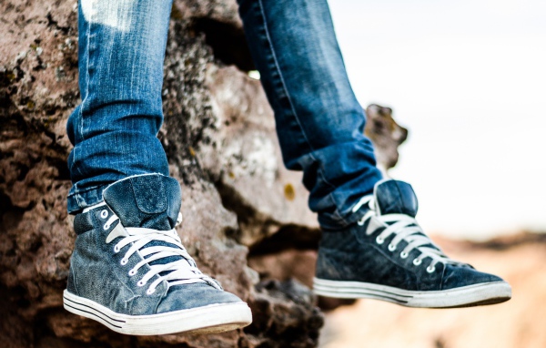 Ноги в кедах