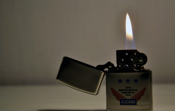 Пламя зажигалки