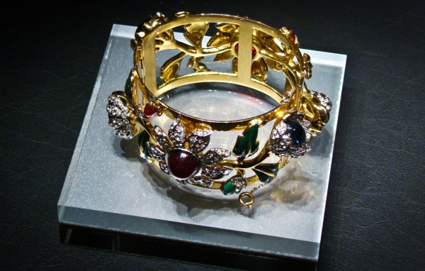 Золотой браслет с бриллиантами