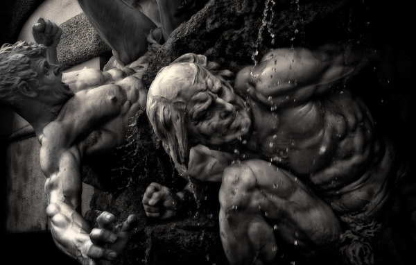 Mускулистые скульптуры