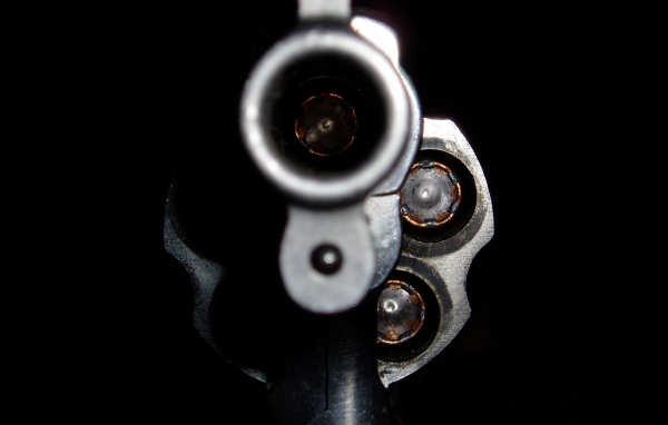 Дуло револьвера вид спереди