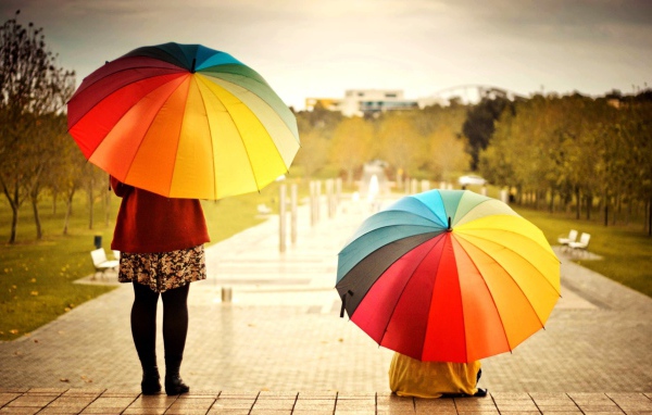 Двое с зонтами