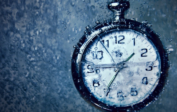 Часы залитые водой