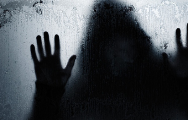 Человек за стеклом