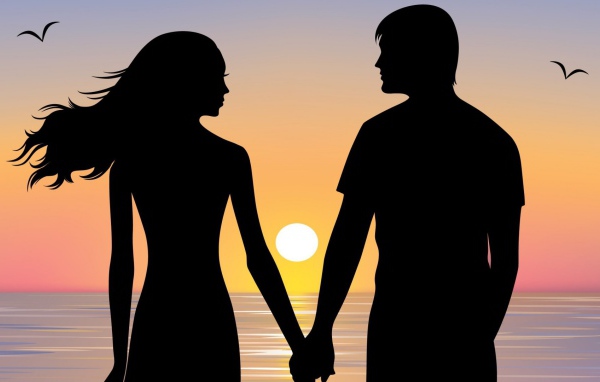 Влюблённая пара на берегу