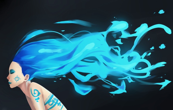 Девушка с голубыми волосами