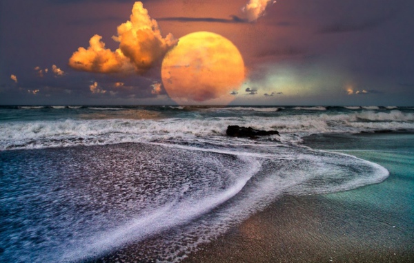 Большая желтая планета