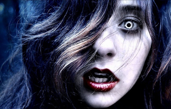 Голодная девушка вампир