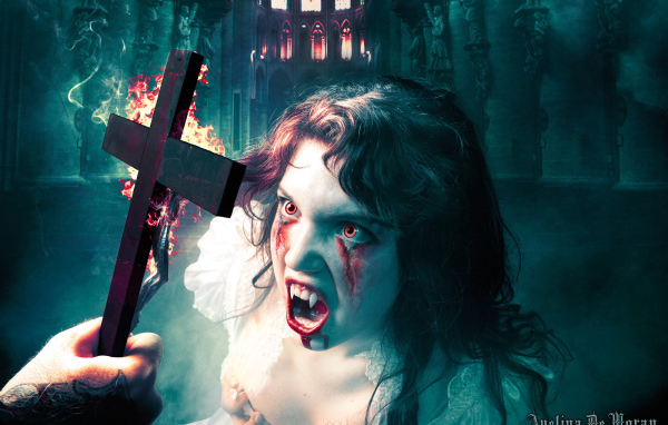 Борьба с девушкой вампиром