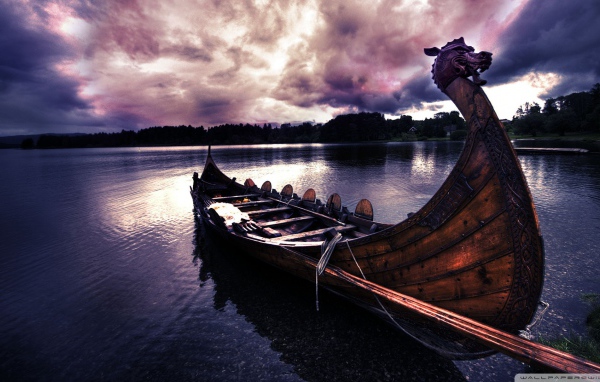 Лодка викингов у причала