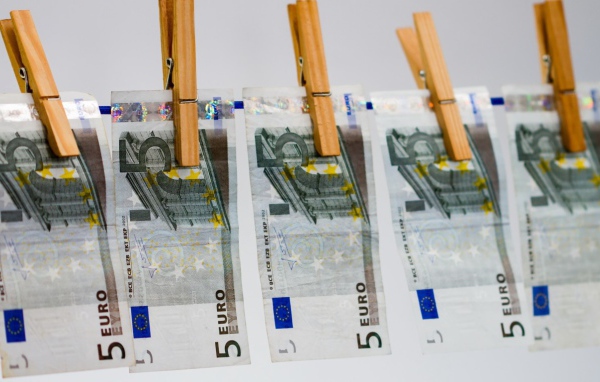 Drying euros on a rope