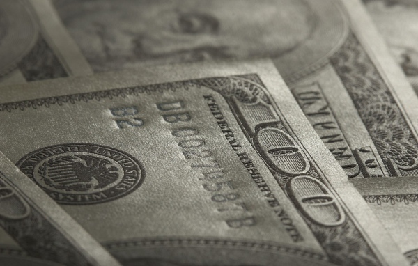 Сто долларов вблизи