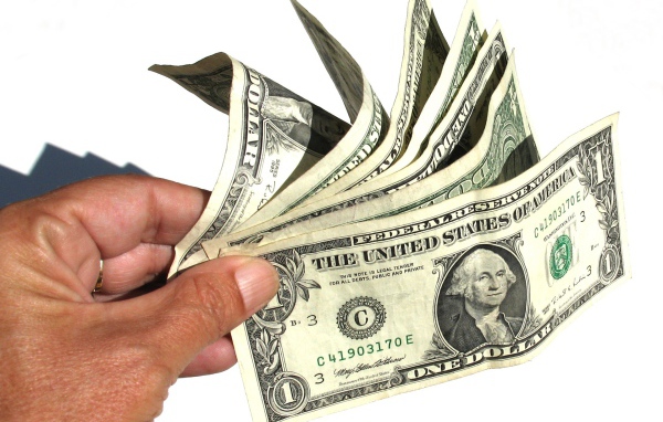 Доллары в руке