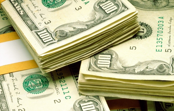 Пачки долларов