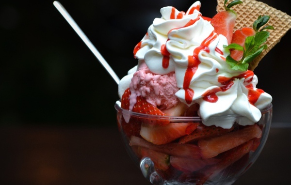 Мороженное с клубникой