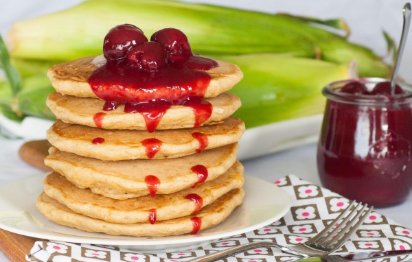 Оладьи с вишневым вареньем