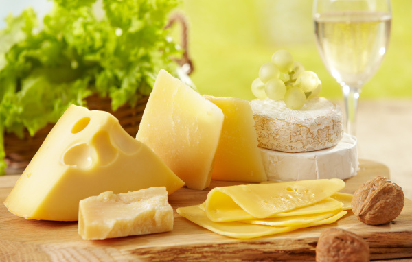 Сыр и орехи