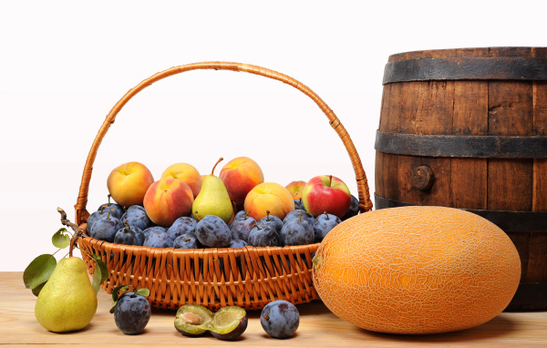 Корзина с фруктами