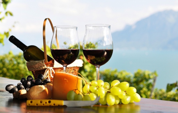 Два бокала вина