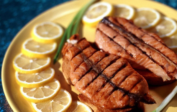 Сочный стейк с лимоном