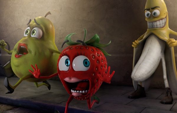 Голый банан и клубника с грушей