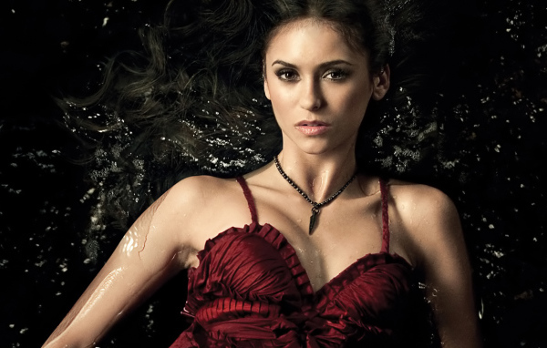  Актриса Нина Добрев