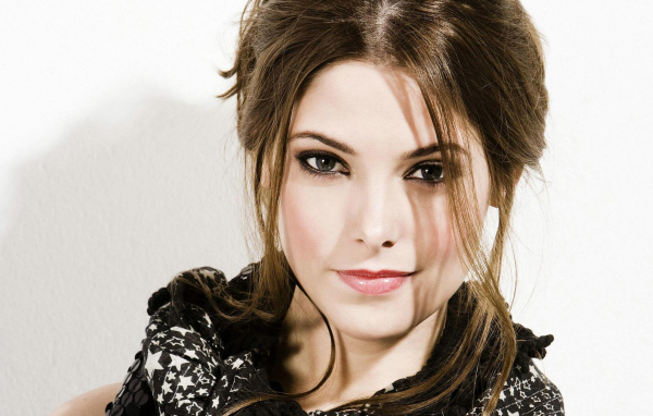 Красивая актриса Эшли Грин