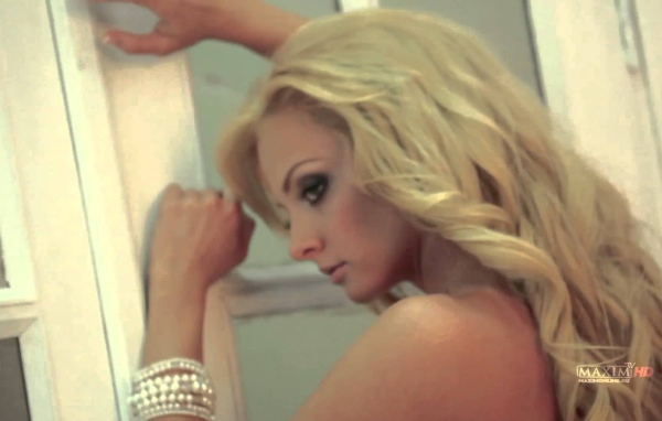 Очаровательная Полина Максимова